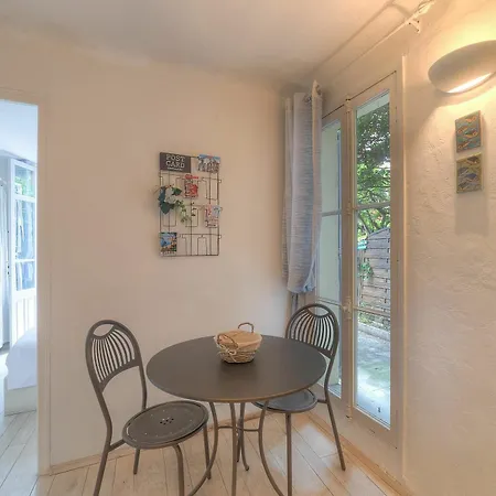 La 1 Apartment *